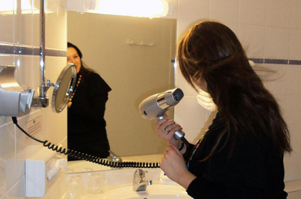 Les Colonnes Strasbourg Zenith Hotel Eckbolsheim Quarto foto